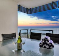 Oceana Darwin Central Oceanfront 3 bedroom 2 Lounge Room Pool Gym Tennis Court Sleeps 9 - Tweed Heads Accommodation