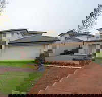 Superb Luxe 5BR Housepoint Cook Near Lake - Tweed Heads Accommodation