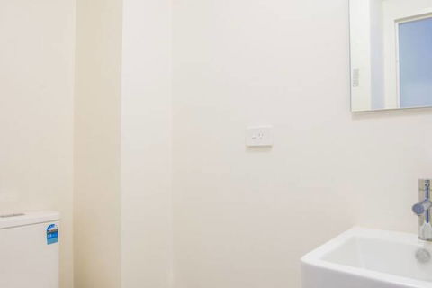 Convenient Rockdale Apartment Next To Station & Beach - Tweed Heads Accommodation 6