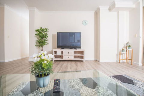 Convenient Rockdale Apartment Next To Station & Beach - Tweed Heads Accommodation 4
