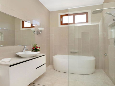 Advilla Stylish Charming & Central Location - Tweed Heads Accommodation 2