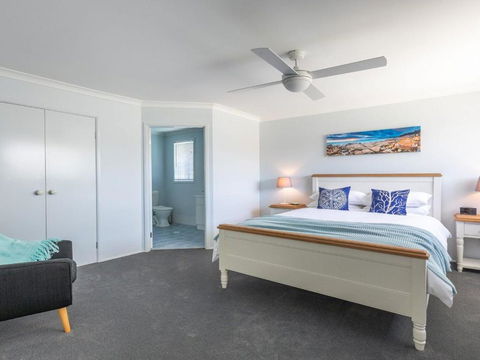 Azure Waters Perfectly Positioned With Ocean Views - Tweed Heads Accommodation 6