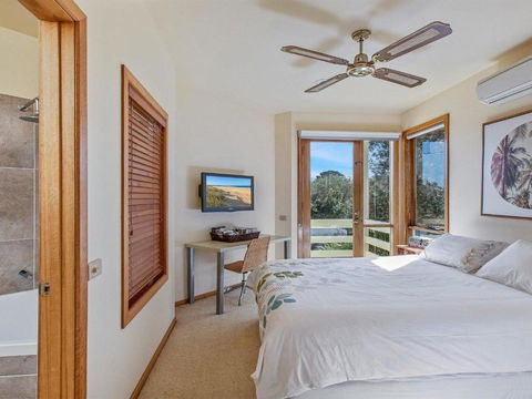 Maldas Retreat Air Con Fireplace & Outdoor Spa - Tweed Heads Accommodation 6