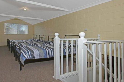 Ohio One Street Back From Beach Access - Tweed Heads Accommodation 6