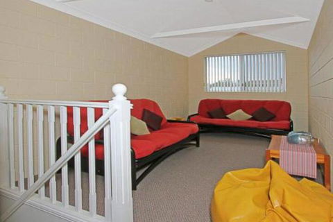Ohio One Street Back From Beach Access - Tweed Heads Accommodation 5