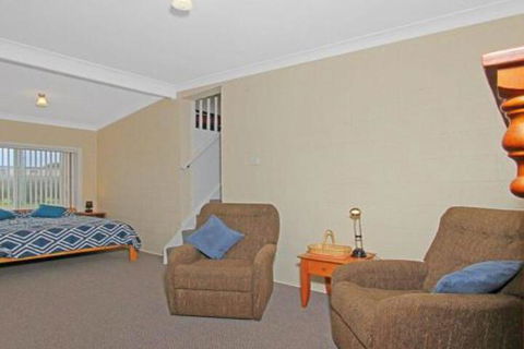 Ohio One Street Back From Beach Access - Tweed Heads Accommodation 3