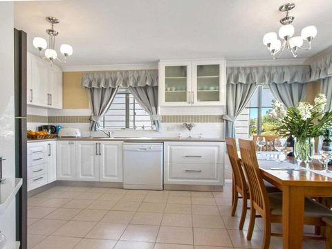 Sea Gem Air Conditioned & Fireplace - Tweed Heads Accommodation 3