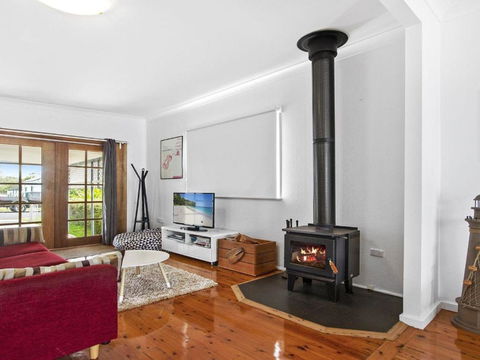 Sea Shack Renovated 1950s Beach House - Tweed Heads Accommodation 6