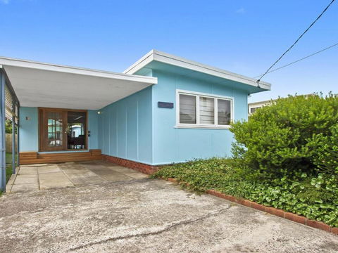 Sea Shack Renovated 1950s Beach House - Tweed Heads Accommodation 5