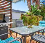 Sea Shack renovated 1950s beach house - Tweed Heads Accommodation
