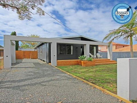 Shady Palms Modern Beach House With Studio - Tweed Heads Accommodation 3