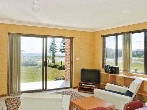 The Penguins Head Across From The Beach - Tweed Heads Accommodation 1