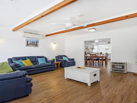 Whispering Waves Relaxing Beach House - Tweed Heads Accommodation 6