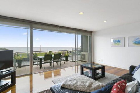 LOUTTIT BAY APARTMENT 1 Free Wifi Ocean Views & The Ultimate Location - Tweed Heads Accommodation 0
