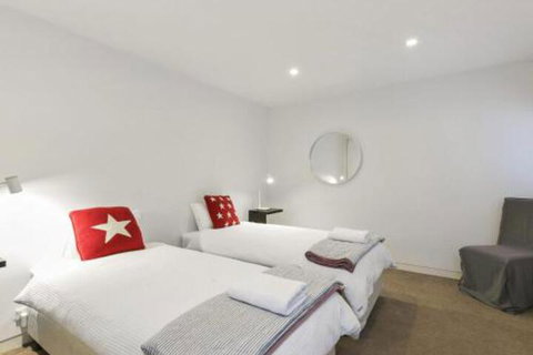 LOUTTIT BAY APARTMENT 1 Free Wifi Ocean Views & The Ultimate Location - Tweed Heads Accommodation 7