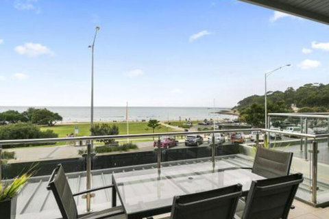 LOUTTIT BAY APARTMENT 1 Free Wifi Ocean Views & The Ultimate Location - Tweed Heads Accommodation 5