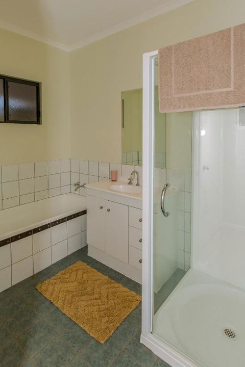 Desert Pea - Tweed Heads Accommodation 2