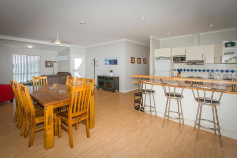 Desert Pea - Tweed Heads Accommodation 5