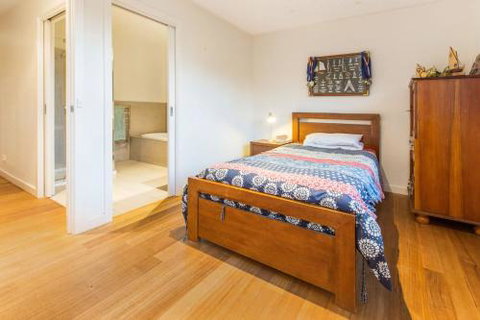 BAY VIEWS On MANNA DROMANA - Tweed Heads Accommodation 3