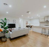118 Refreshing 3BR Werribee Family House - Tweed Heads Accommodation