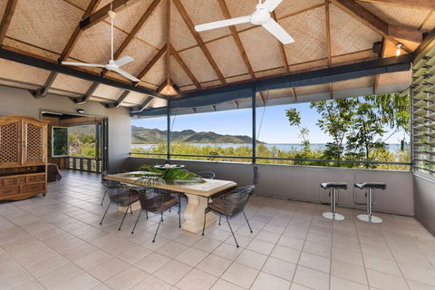 Absolute Beachfront - Tweed Heads Accommodation 5