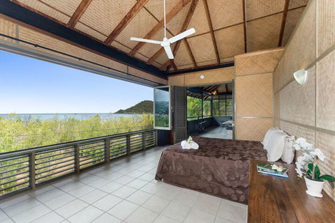 Absolute Beachfront - Tweed Heads Accommodation 3