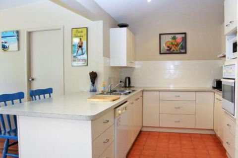 BEACHSIDE VILLA 2 - Tweed Heads Accommodation 2