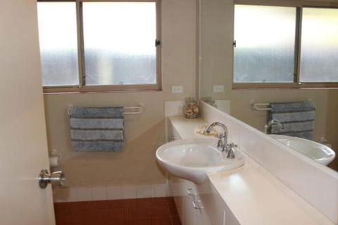 BEACHSIDE VILLA 2 - Tweed Heads Accommodation 5