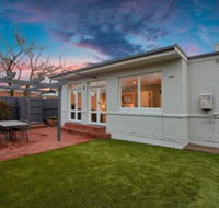 3BR Cottage With Parking Close To Adelaide CBD - Tweed Heads Accommodation