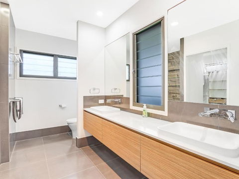 WATERFRONT HOME BORDERING MOOLOOLABA - Tweed Heads Accommodation 1