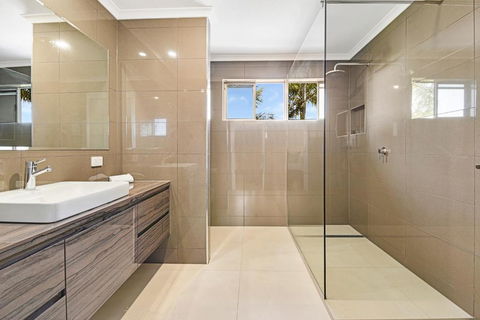 CANAL HOME NEAR MOOLOOLABA Kooringal - Tweed Heads Accommodation 4
