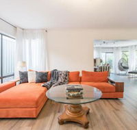 ULTRA SPACIOUS STYLISH HOME in PRESTONS SYDNEY - Tweed Heads Accommodation