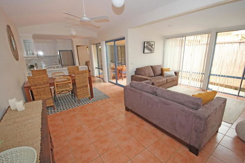 Santa Barbara - Tweed Heads Accommodation 1