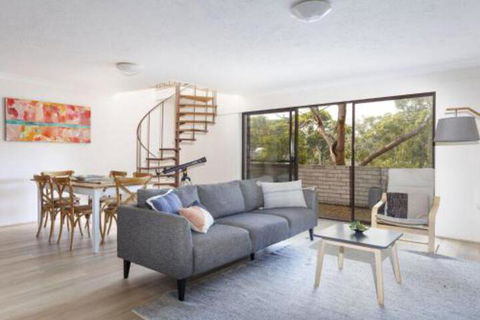 20 Booneroo â€“ Walk To The Beach - Tweed Heads Accommodation 0