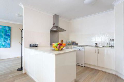 20 Booneroo â€“ Walk To The Beach - Tweed Heads Accommodation 4