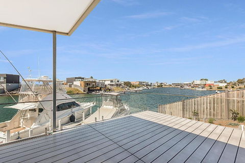 Anchored Access To The Gippsland Lakes - Tweed Heads Accommodation 6