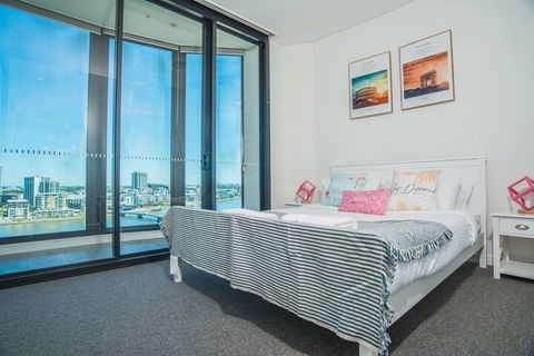 Stunning Waterview Stylish Waterfront Apt In WWP - Tweed Heads Accommodation 3