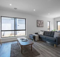 Comfy And Warm Home In Point Cook - Tweed Heads Accommodation