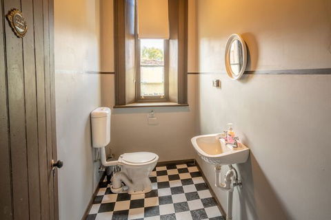Post Office Residence - Tweed Heads Accommodation 7
