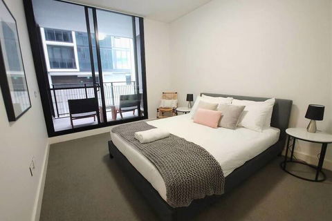 Luxury 1 Bedroom 1 Study With 1 Parking - Tweed Heads Accommodation 3