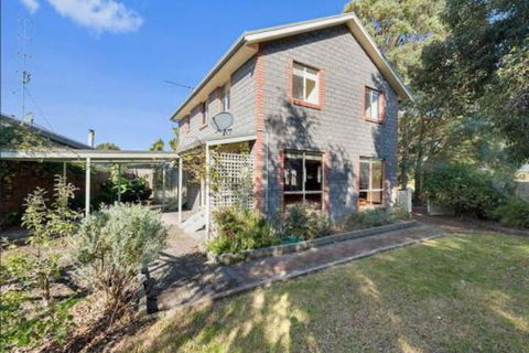 GUMS & ROSES Family Home In The Heart Of Town. - Tweed Heads Accommodation 6