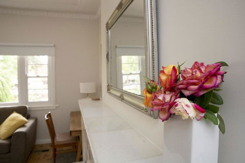 Rose Cottage Charming Double Brick Near Cook Park & CBD - Tweed Heads Accommodation 2