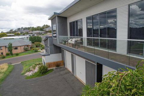 Five Bed Five Bath Five Star View 2 Mins To CBD Wentworth Estate - Tweed Heads Accommodation 5