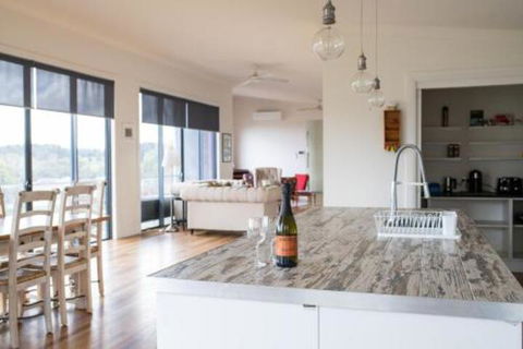 Five Bed Five Bath Five Star View 2 Mins To CBD Wentworth Estate - Tweed Heads Accommodation 3