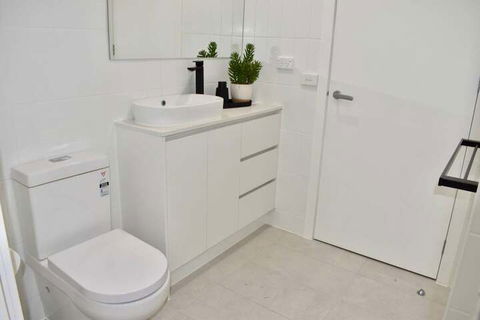 Brand New 2 Bed Apartment With Stunning City Views - Tweed Heads Accommodation 2