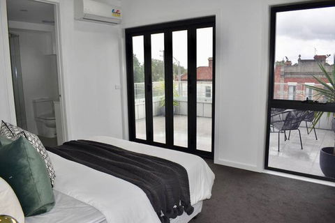 Brand New 2 Bed Apartment With Stunning City Views - Tweed Heads Accommodation 6