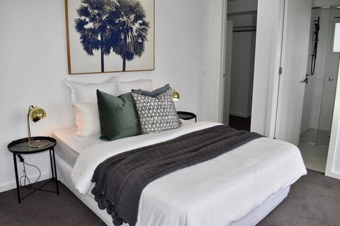 Brand New 2 Bed Apartment With Stunning City Views - Tweed Heads Accommodation 3
