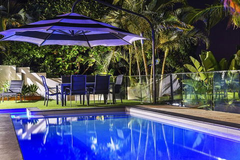 Just In Paradise Waterfront 5 Bedroom Deluxe House Central Broadbeach Location - Tweed Heads Accommodation 1