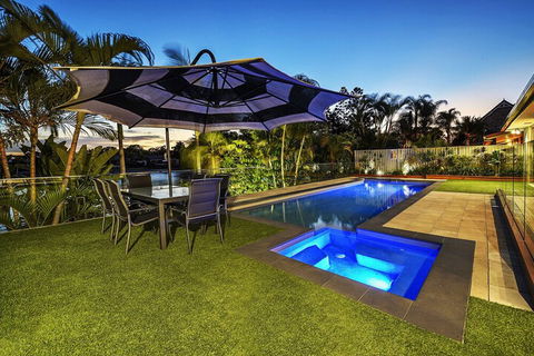 Just In Paradise Waterfront 5 Bedroom Deluxe House Central Broadbeach Location - Tweed Heads Accommodation 2