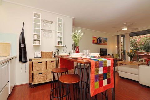 Colour Pop - Rejuvenate Stays - Tweed Heads Accommodation 4